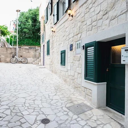 Vakantiehuis Mit Dachterrassenblick In Der Bucht Von Zaton (Sibenik-Knin)