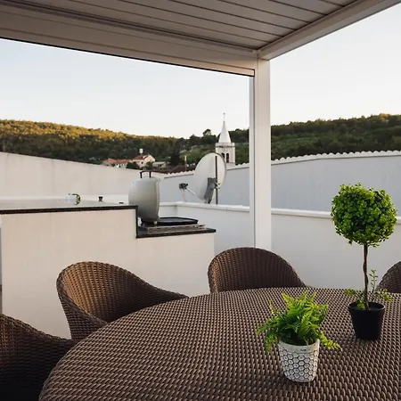 Mit Dachterrassenblick In Der Bucht Von