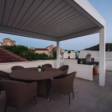 Vakantiehuis Mit Dachterrassenblick In Der Bucht Von Zaton (Sibenik-Knin)