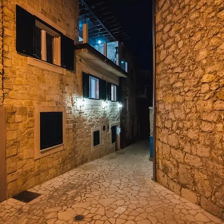 Mit Dachterrassenblick In Der Bucht Von Zaton (Sibenik-Knin)